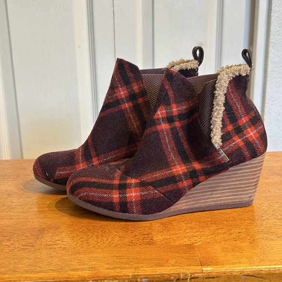 TOMS Plaid Flannel Wedge Heels - Picture 3 of 6